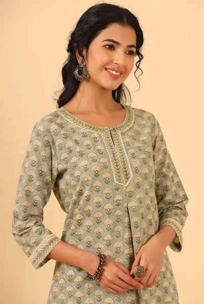 Hazira Rida Booti Straight Cotton Kurta